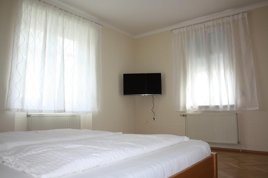 Villa Sonnenschein Laa an der Thaya Szoba fotó
